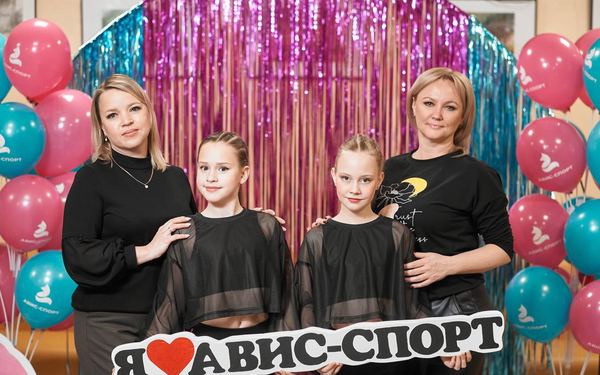 Воспитанницы студии «Авис-спорт» после выступления