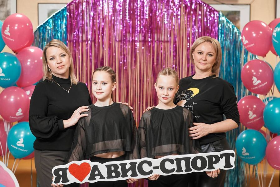 Воспитанницы студии «Авис-спорт» после выступления